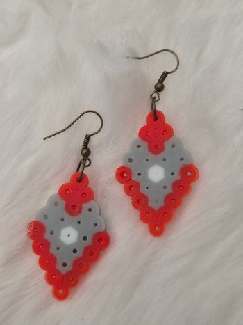 Boucles d’oreilles Perles a repasser grise blanche et rouge ⚪️🤍🔴 - Boucles - Perles - Couleurs