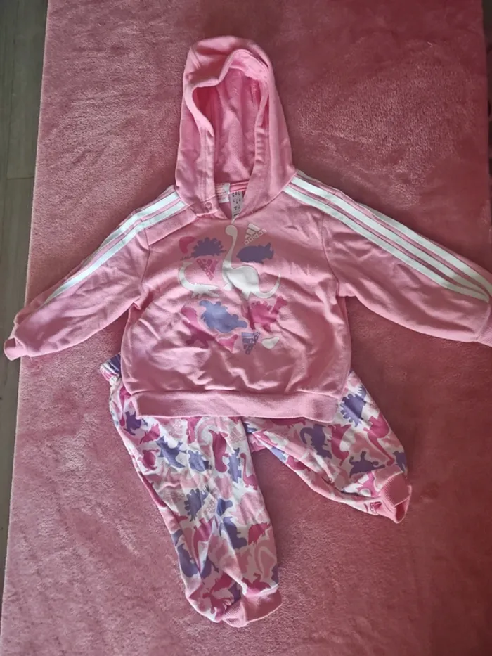 Ensemble jogging Adidas rose 6 9 mois