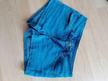 Short bleu