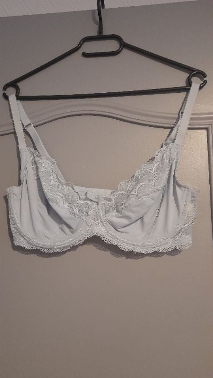 Soutien gorge bleu ciel avec armature