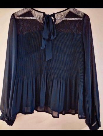 Blouse empiècement dentelle à l’arrière