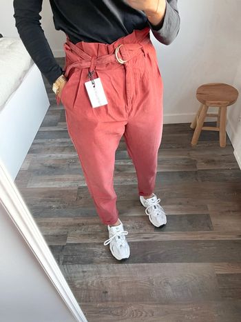 Pantalon neuf avec etiquette Camaieu, ceinture dorée