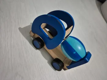 Camion en bois