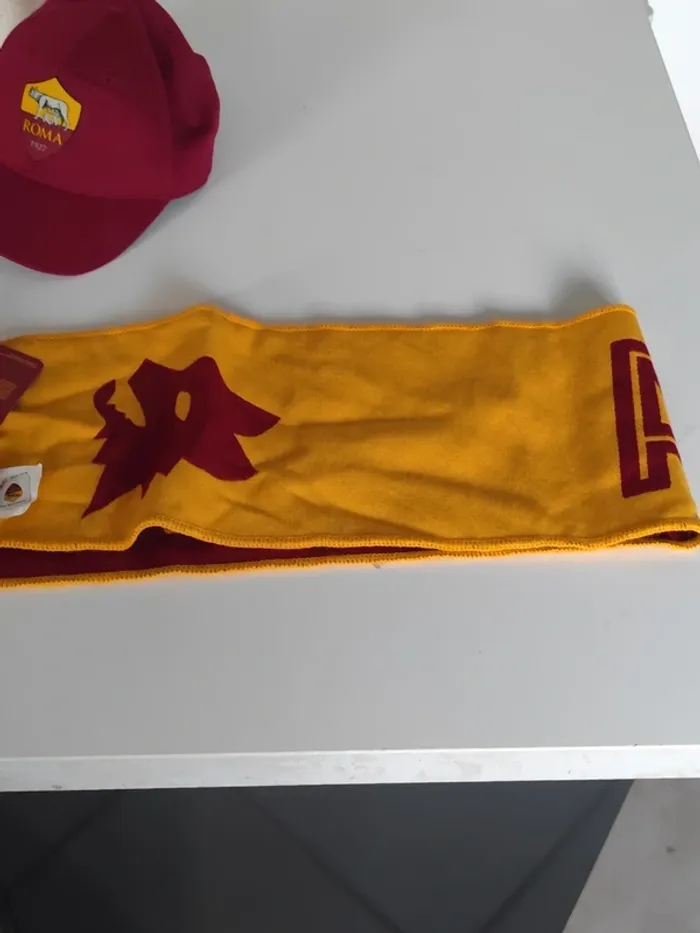 Casquette et écharpe officiel As Roma - photo numéro 2