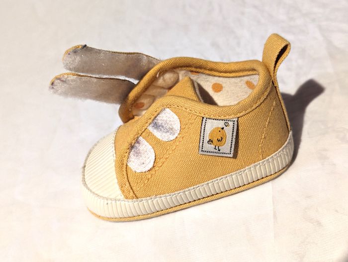 Chaussures Jaunes Ocre Dessin Petit Poussin Fermeture Scratchs Accessoires Petits Enfants Bébés - photo numéro 5