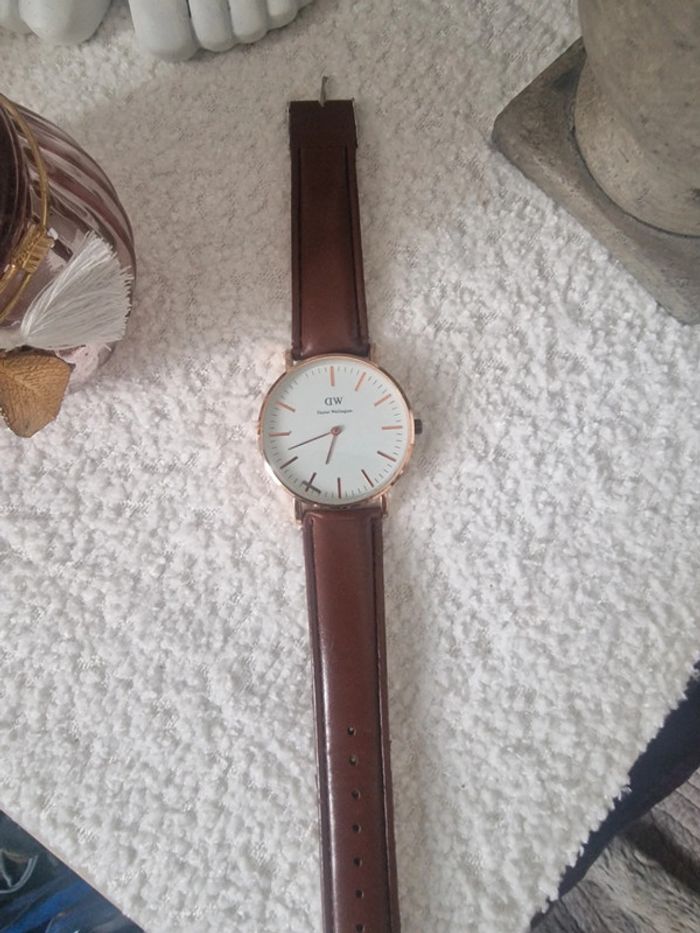 Montre Daniel Wellington dorée - photo numéro 3