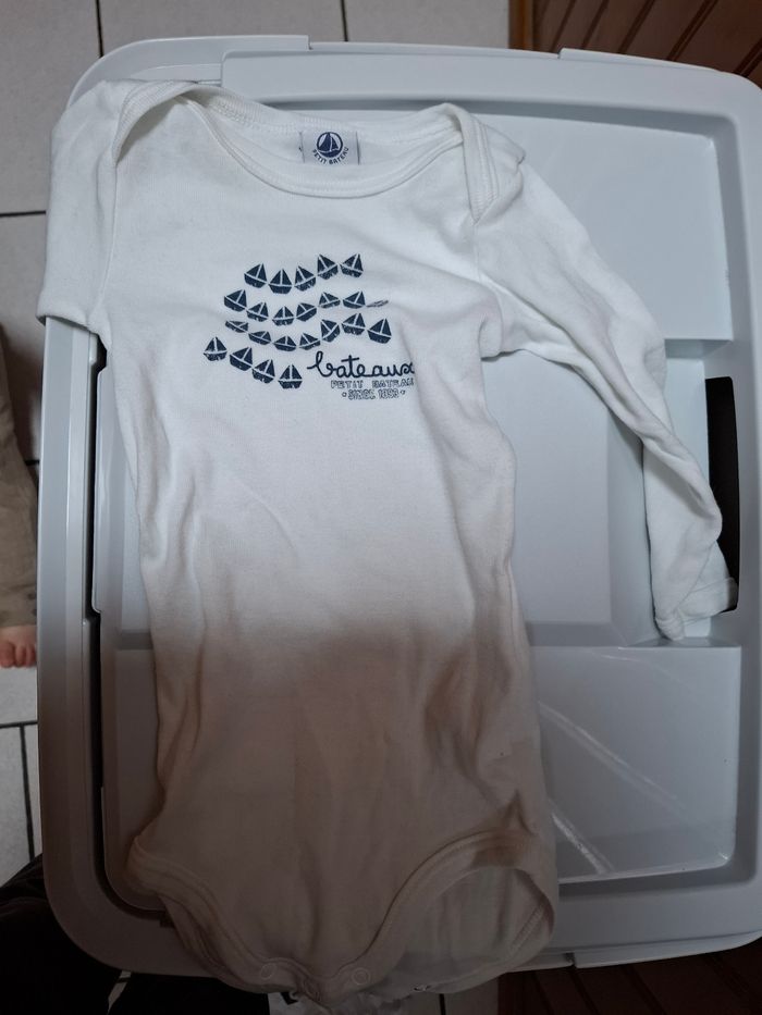 Body blanc petit bateau en 9 mois