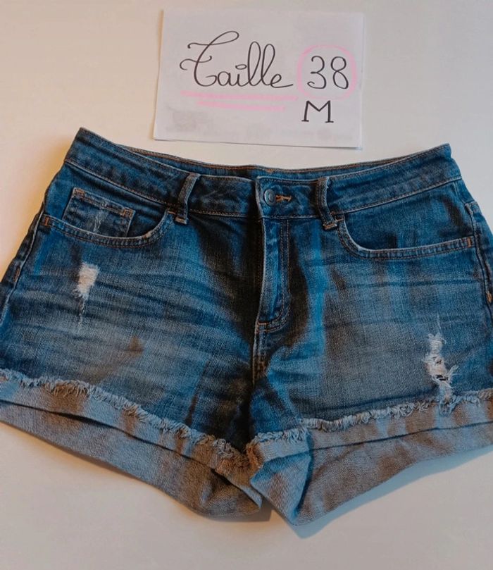 Short en jean taille M en très bon état