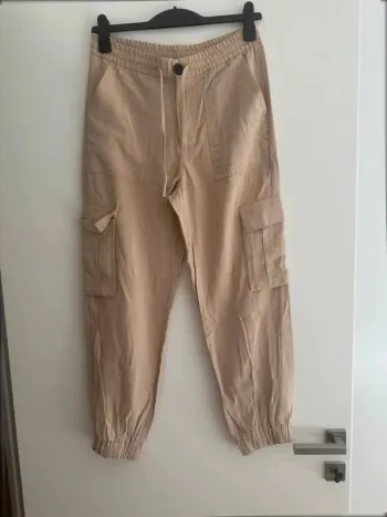 Pantalon cargo beige pour femme de Zara taille M - neuf