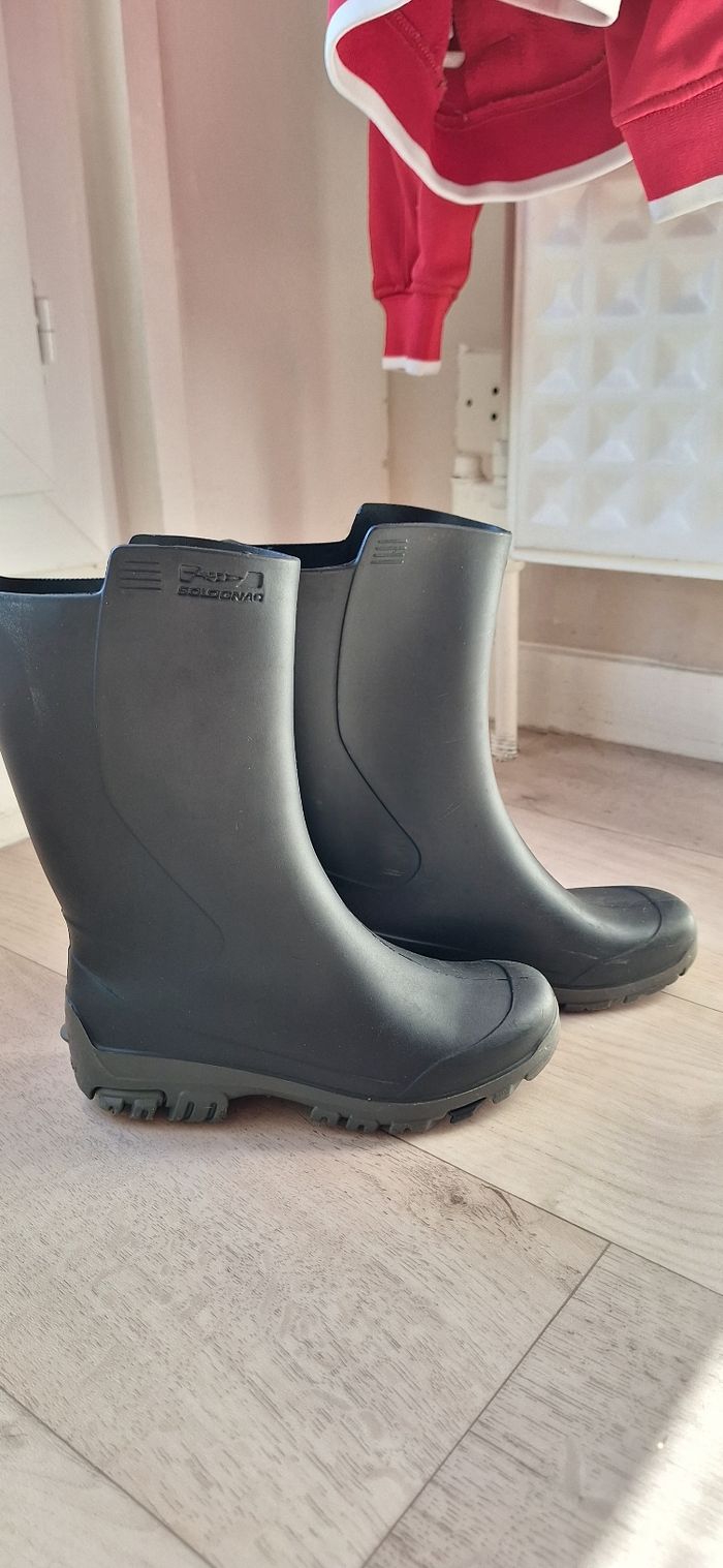 👢 Bottes en plastique noire - Decathlon – Taille 31/32 - photo numéro 3