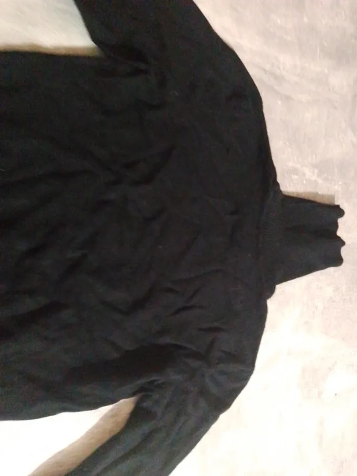 Pull noir col roulé - photo numéro 4
