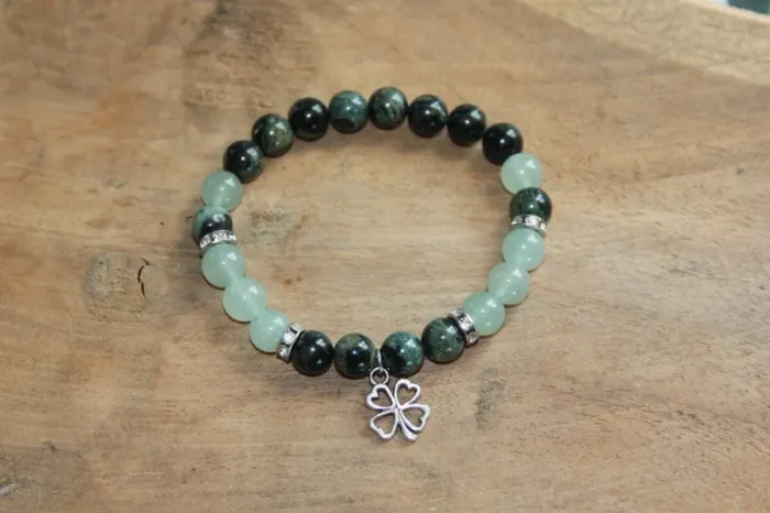 Bracelet vert avec pierre jaspe et aventurine. Charms trèfle - photo numéro 2