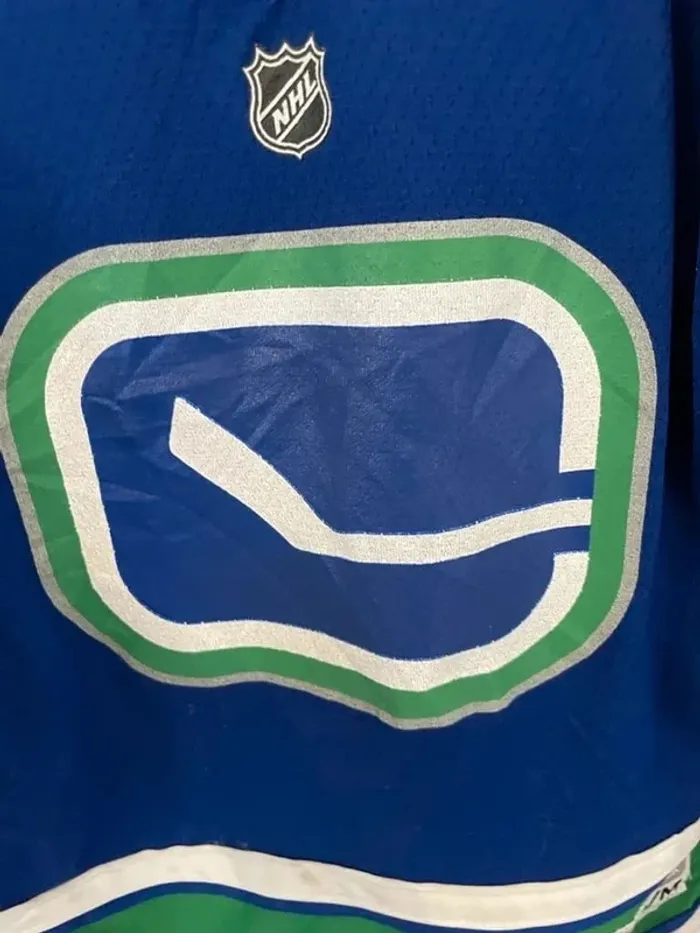 Reebok Youth NHL Vancouver Canucks Size Youth S/M - photo numéro 4