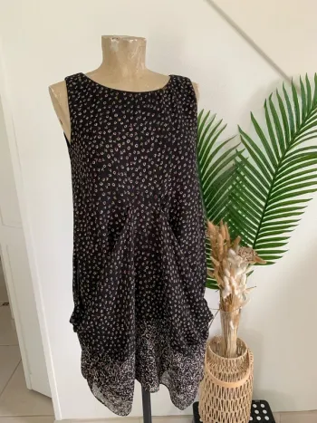 Robe fleurie doublée sans manches femme