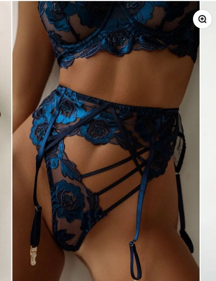 Ensemble lingerie neuf porte jaretelle string et soutif
Neufs 
Taille M
Naked underwear - photo numéro 8