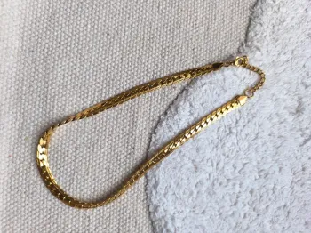 Collier chaîne dorée à maillons plats – style affirmé et lumineux