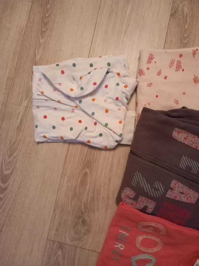 Lot 7 sweat-shirts (10 ans) - photo numéro 5