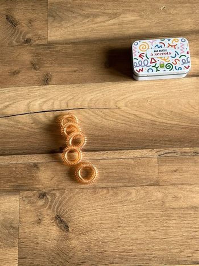 Je vend 5 élastique pour cheveux très bon etat pas utilisé - photo numéro 2