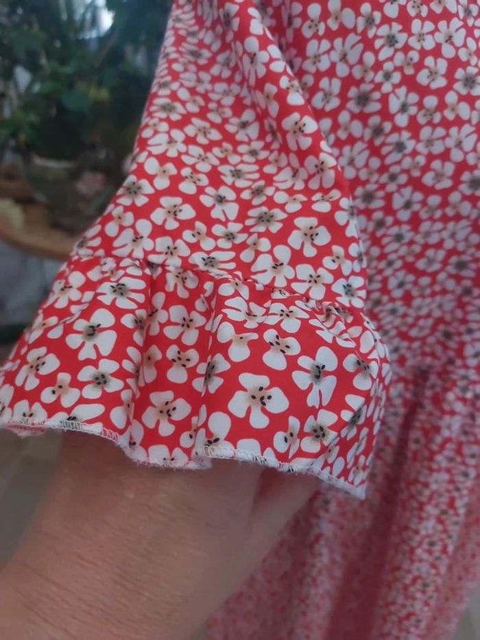 Robe rouge fleurie - photo numéro 3