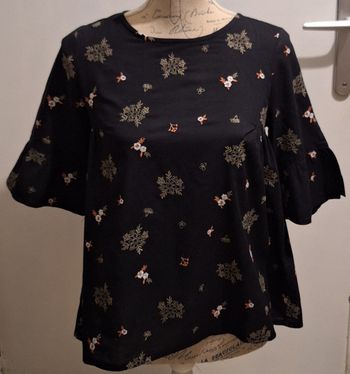 Blouse noire toute brodée