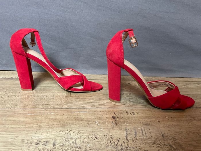 Sandale à talon rouge - photo numéro 4