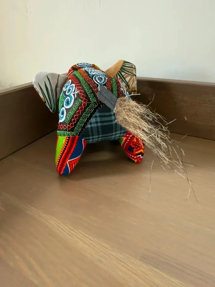 Peluche Éléphant du Cambodge - Excellent État - photo numéro 4