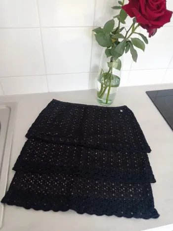 Jupe d'été noir broderie avec couleur marron chocolat dessous fermeture éclair en coton T.36 IKKS