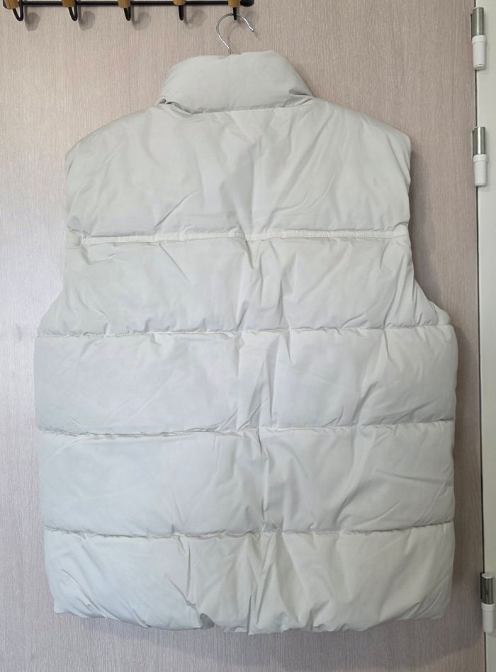 Doudoune sans manches Bershka.
Taille M . Neuve. - photo numéro 2