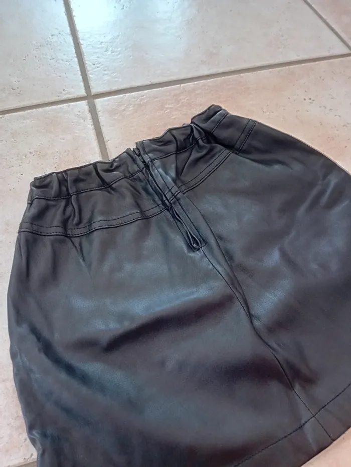 Magnifique jupe en cuir - photo numéro 2