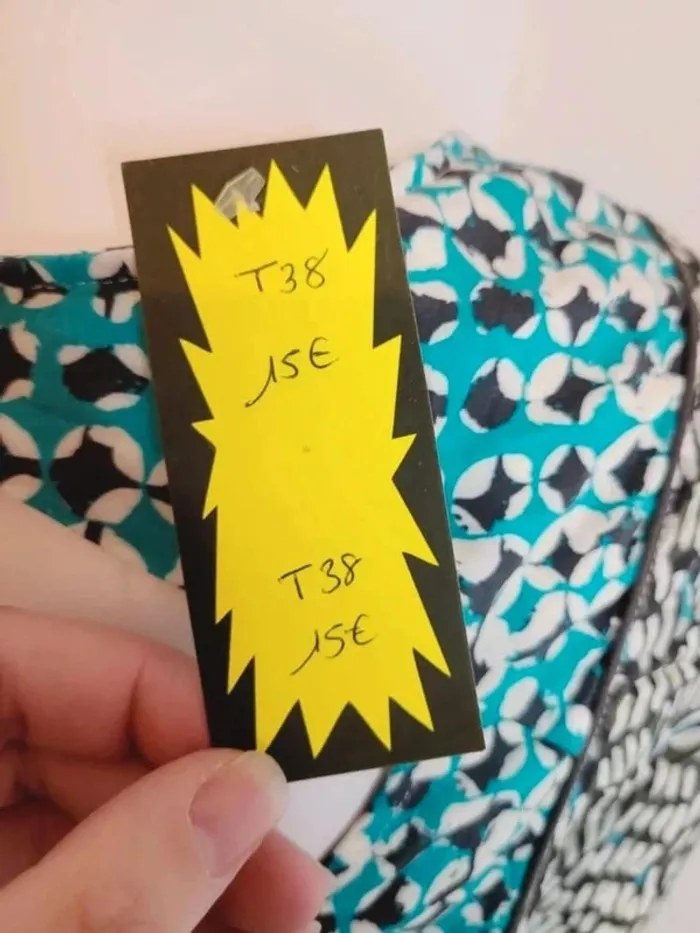 Belle blouse Miss Captain taille 38 - photo numéro 4