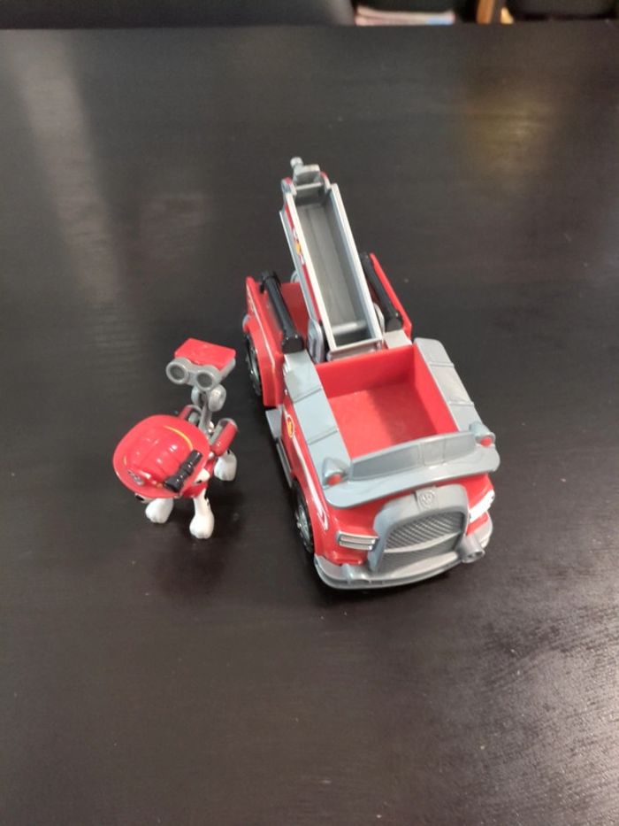Véhicule grand camion pompier et figurine marcus pat patrouille - photo numéro 2