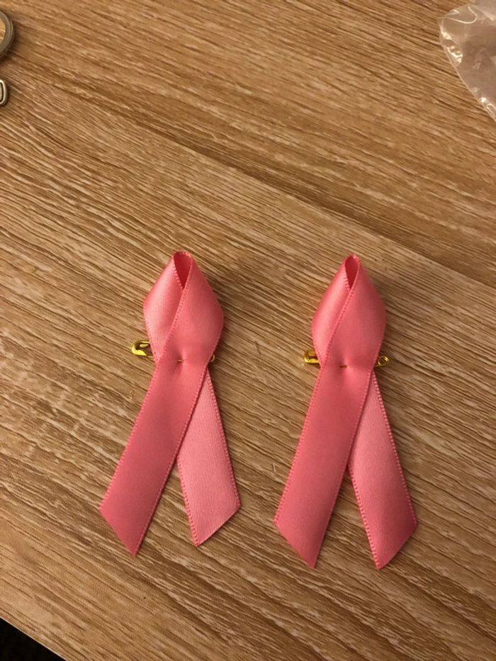 2 Rubans roses cancer sein