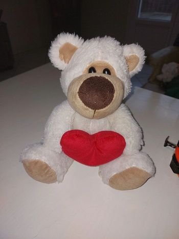 Peluche nounours au ❤️  rouge Out of the Blue