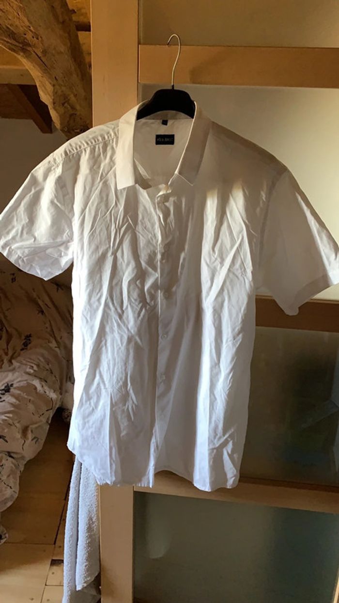 Chemise blanche homme taille 43/44 b.a basic en tres bon état