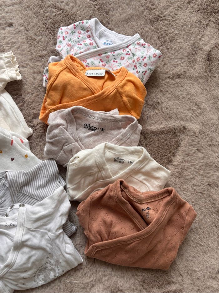 Lot 10 bodies taille 1 mois - photo numéro 3