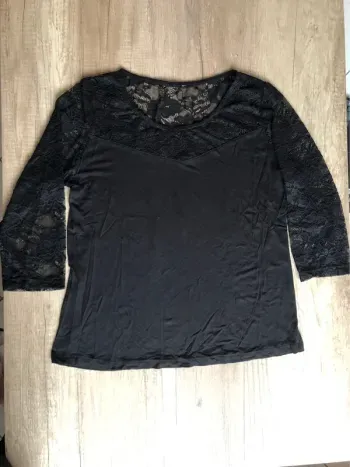 Tee shirt dentelle