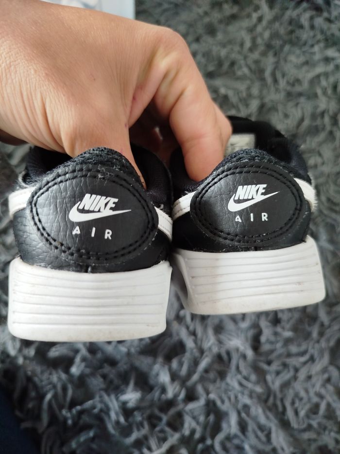Basket nike  taille 22 - photo numéro 7