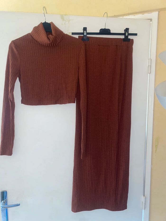 Ensemble top court et jupe longue