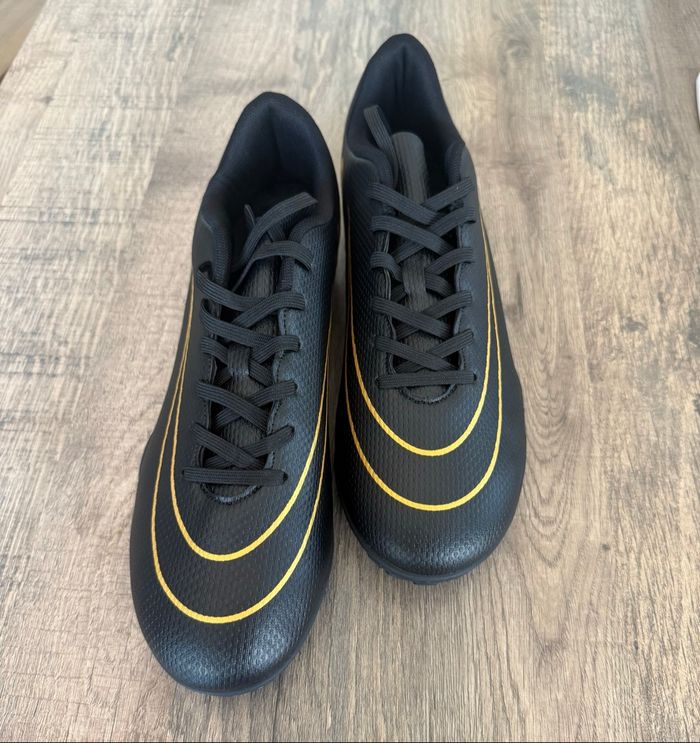 Chaussures de foot 44 - photo numéro 2