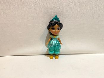 Mini poupée jasmine aladdin Disney