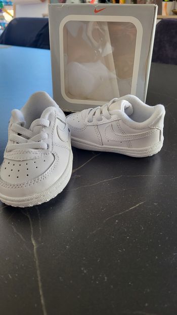 Basket Nike force1 taille 18,5