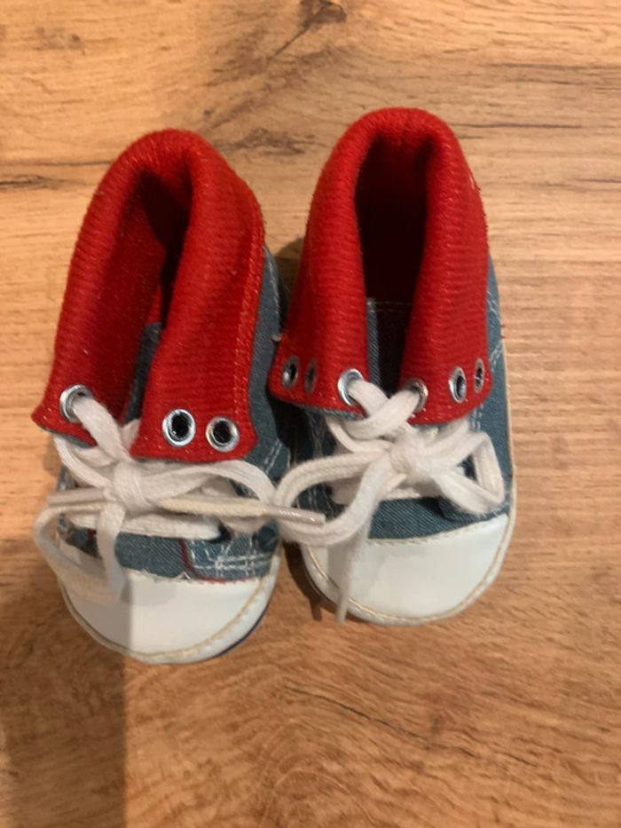chaussures bébé effet jeans et revers rouge Taille 16 - photo numéro 2