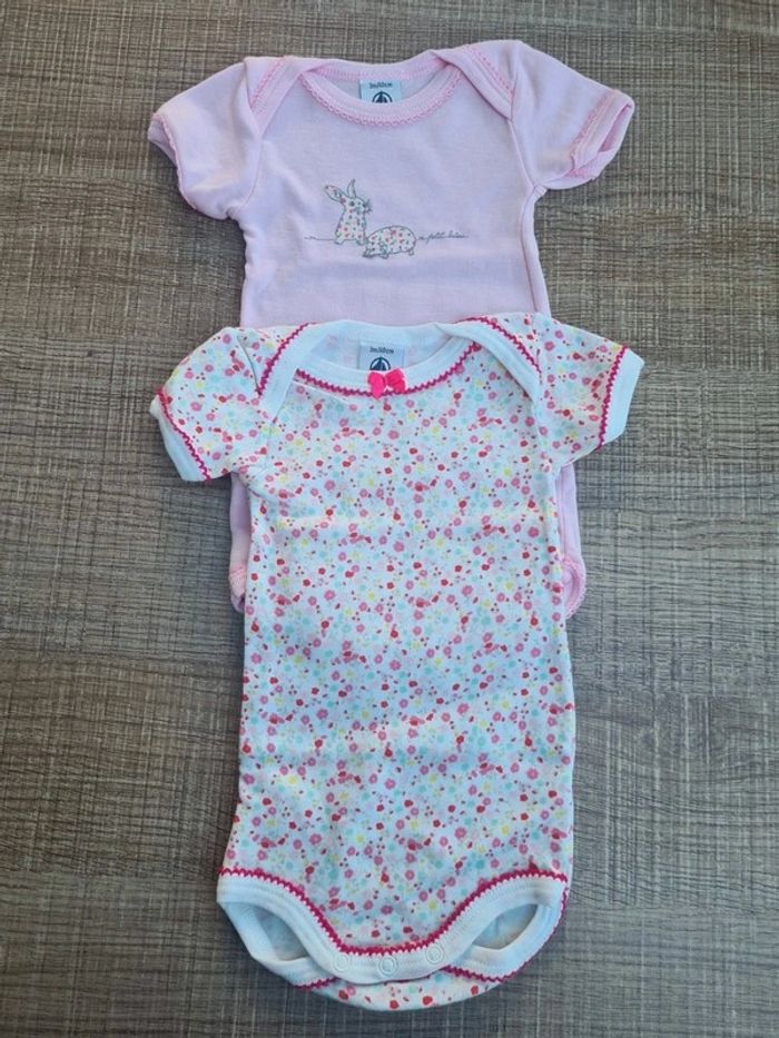 Lot 2 bodys MC Petit Bateau 3 mois - photo numéro 2