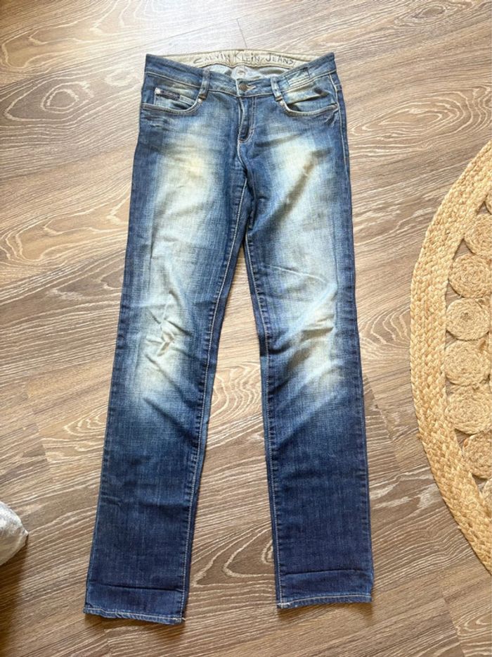 Jean Calvin Klein jeans - coupé évasée - taille 38/M - en très bon état - photo numéro 4
