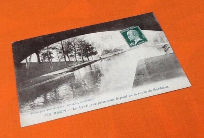 Carte postale ancienne Agen (Lot-et-Garonne) Le canal, vue prise sous le pont de la route de Bord