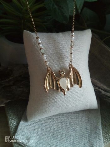 Collier pendentif chauve souris et perle de culture d'eau douce