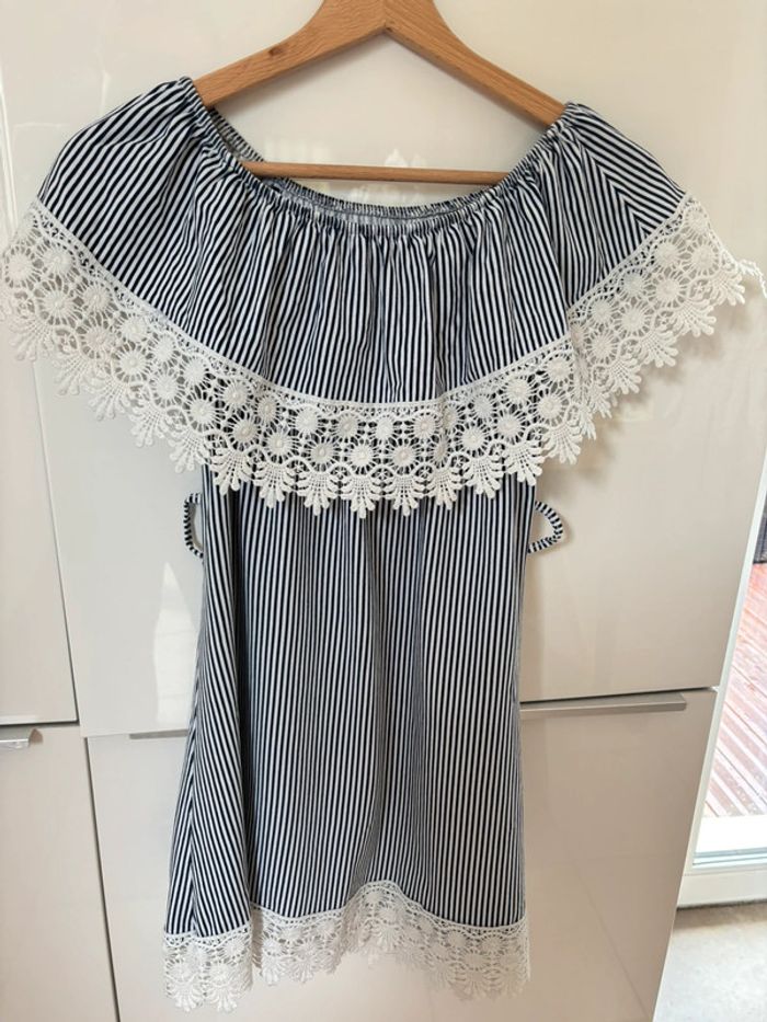 Robe rayée à dentelle taille 2 - photo numéro 2