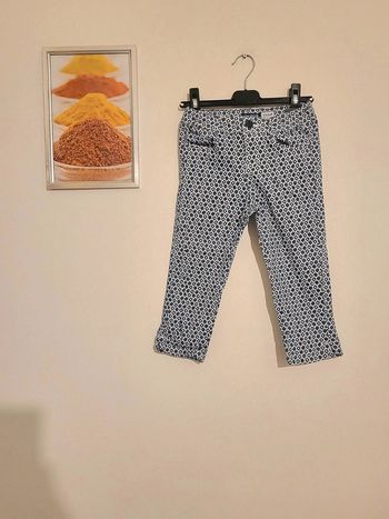 3 quart slim blanc et bleu à fleurs  "Okaidi" peu porté taille 7 ans