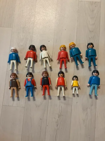 Lot n4 de 12 personnages playmobil, hommes femme enfant très bon état