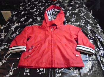 Manteau imperméable / ciré rouge " sable & mer" 2 ans